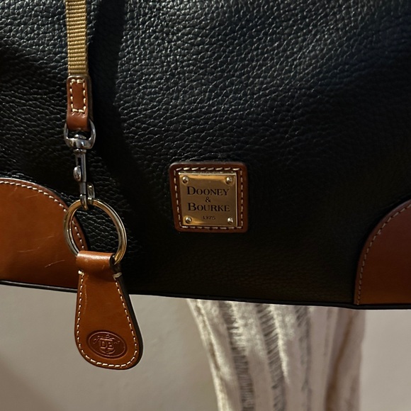 Dooney & Bourke Black and Brown 1975 Leather Shoulder Bag - Preloved - Picture 2 of 16